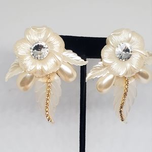 VINTAGE LARGE FLOWER AND PEARL POST BACK EARRINGS WITH RHINESTONES